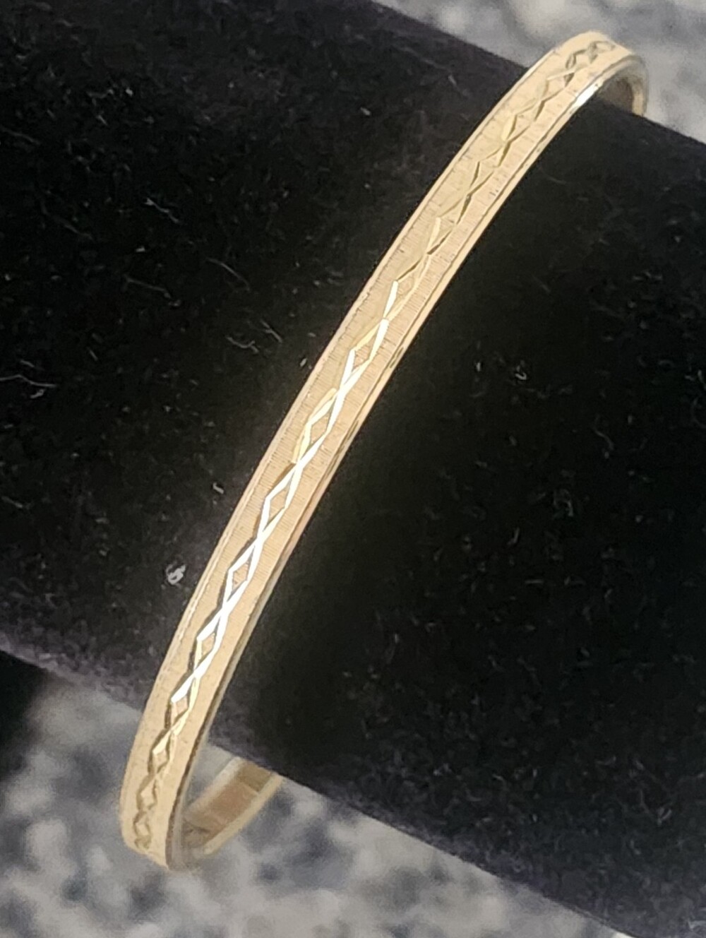 Vtg Trifari Gold Tone Chevron Pattern Slim Bangle Bracelet